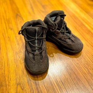 adidas Yeezy Desert Boot
Oil (Infants)
